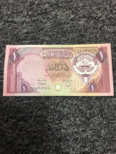 Load image into Gallery viewer, Kuwait 1 Dinar Banknote, ND(1980-1991)