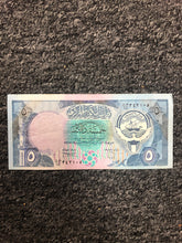 Load image into Gallery viewer, Kuwait 5 Dinar Banknote 1986