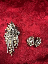 Load image into Gallery viewer, TRIFARI Vintage Jewelry Brooch and airing with a box pri-owned