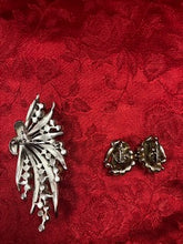 Load image into Gallery viewer, TRIFARI Vintage Jewelry Brooch and airing with a box pri-owned