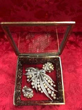 Load image into Gallery viewer, TRIFARI Vintage Jewelry Brooch and airing with a box pri-owned