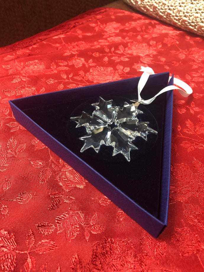 pre owned  2018 Crystal Snowflake Christmas Ornament