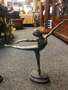 Ballet dancers statues for home decorating 1 set pre-owned
