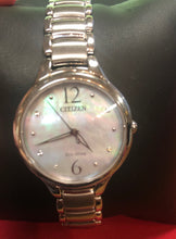 Load image into Gallery viewer, Pre-owned citizen eco drive E031-R008048 mop for women 5.1/2&#39;&#39;