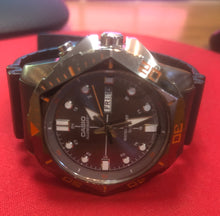 Load image into Gallery viewer, Pre-owned Casio MTD1080-8AWC 3 Hand Diver Analog Super Illuminator