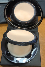 Load image into Gallery viewer, PRE-OWNED Laura Mercier Smooth Finish Foundation Powder SPF 20 # 1N2 02 IN BOX