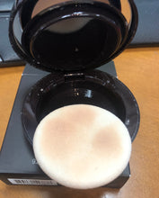 Load image into Gallery viewer, PRE-OWNED Laura Mercier Smooth Finish Foundation Powder SPF 20 # 1N2 02 IN BOX