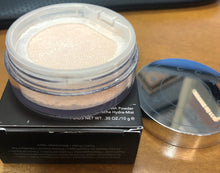 Load image into Gallery viewer, Becca Hydra Mist Set &amp; Refresh Powder  CREAMY BEIGE- 0.35oz RE-OWNED IN BOX