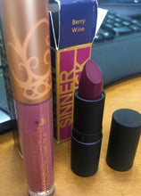 Load image into Gallery viewer, NEW LIPSTICK QUEEN  Queen Reign &amp; Shine  Lip Gloss MISTRESS OF MAUVE &amp; BERRY WINE NEW IN BOX AUTHENTIC Q2