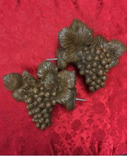 Load image into Gallery viewer, CUSTOM OAK KIRSCH GRAPE LEAVES FINIALS 2&quot; ROD EXCEPTIONAL BEAUTY NIB