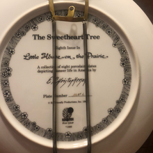 Load image into Gallery viewer, LITTLE HOUSE ON THE PRAIRIE "THE SWEETHEART TREE" COLLECTOR PLATE