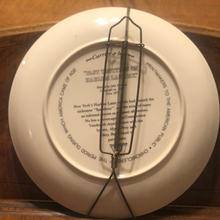 Load image into Gallery viewer, Currier &amp; Ives Collector&#39;s Plate&quot;Fast Trotters on Harlem Lane, New York