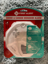 Load image into Gallery viewer, NEW First Alert Smoke/Carbon Monoxide Wireless Alarm/Detector