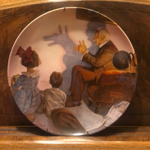 Load image into Gallery viewer, Norman Rockwell Collector’s Plate "The Shadow Artist" 1987 Ltd Edition