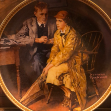 Load image into Gallery viewer, Edwin M Knowles &quot;Confiding in the Den Norman Rockwell Plate