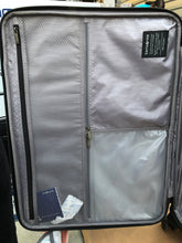 Load image into Gallery viewer, Pre-owned Samsonite Epsilon Spinner Luggage set 27&quot; suitcase and 20&quot; carry on