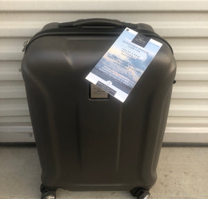 New skyway Nimbus 20-inch spinner Cary on luggage suitcase SILVER