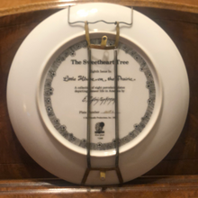 Load image into Gallery viewer, LITTLE HOUSE ON THE PRAIRIE "THE SWEETHEART TREE" COLLECTOR PLATE