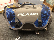 Load image into Gallery viewer, Brand new Plano B-Series Tackle Bag 3700 Mossy Oak Elements Manta Camo 3 OF THE CONTAINERS ARE BROKEN BUT THE SMALLEST ISNT